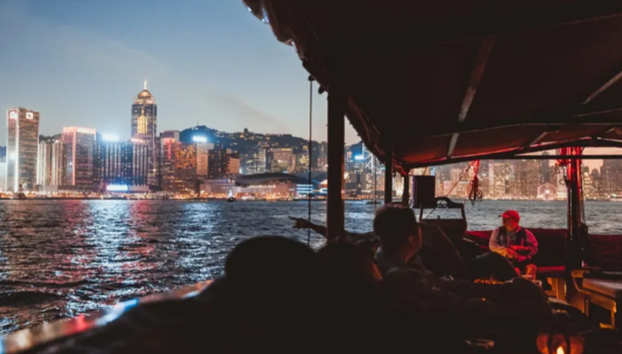 A Night in Victoria Harbor: Aqua Luna Cruise - Foto 5